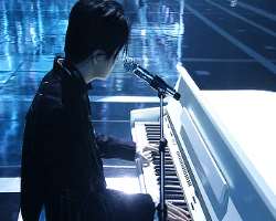 Alongside being a singer, he is also an excellent pianist.